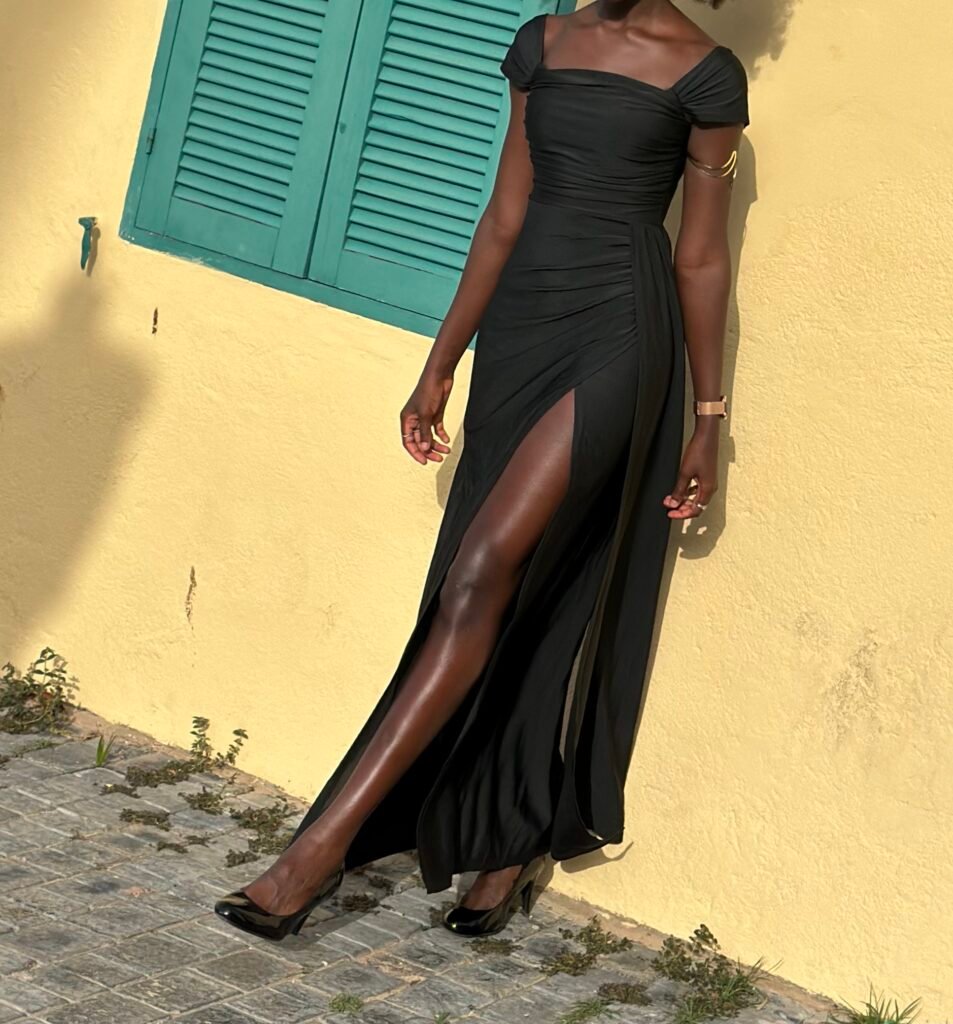 Robe longue noire a fente